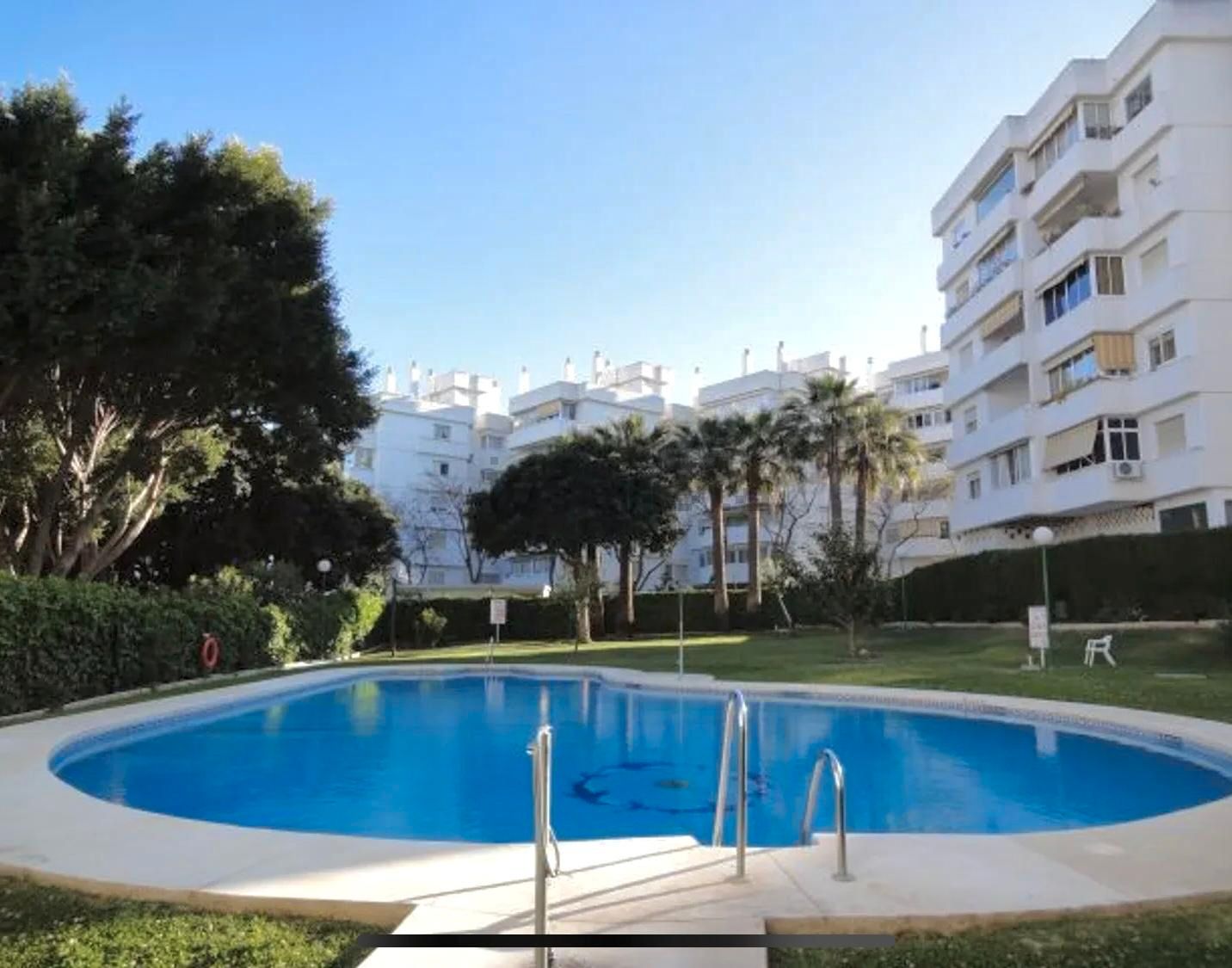 Vista exterior de Pis de lloguer en Benalmádena amb Terrassa, Moblat i Forn