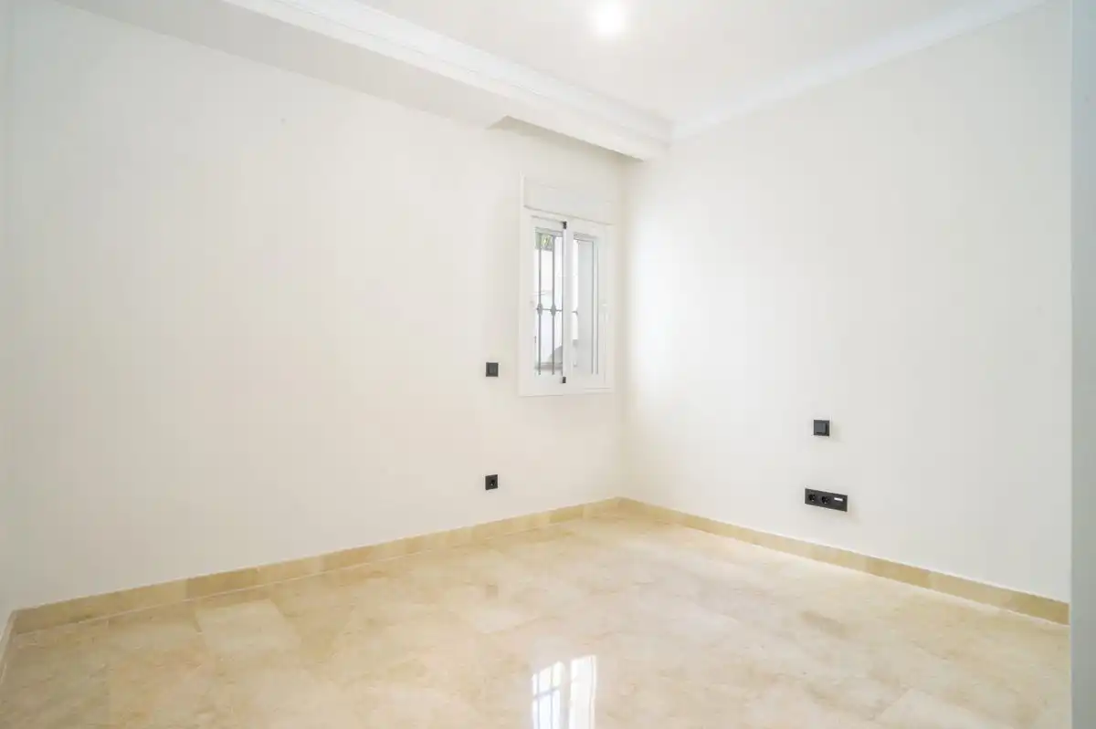 Planta baixa en venda en Marbella amb Aire condicionat, Calefacció i Jardí privat