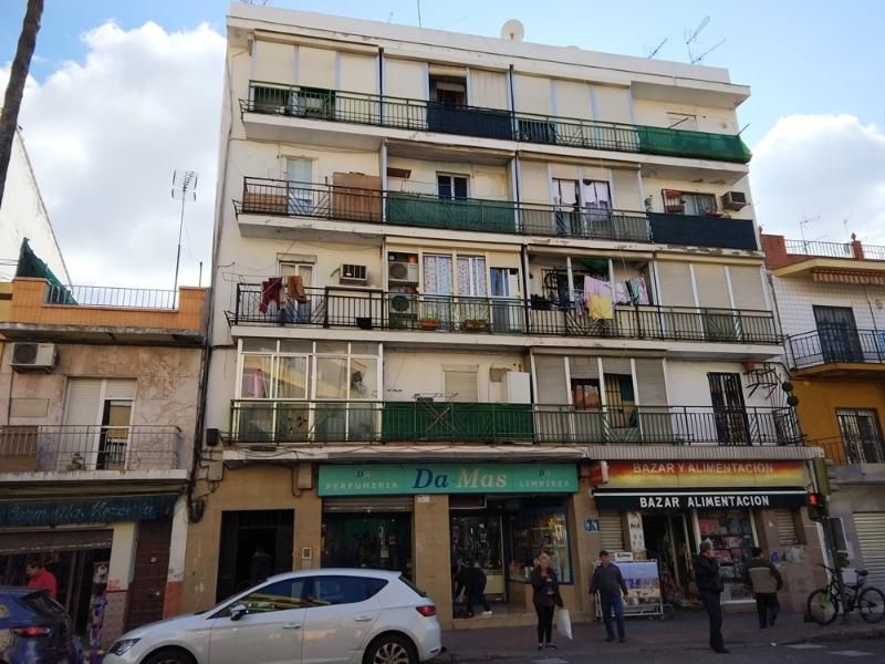 Vista exterior de Piso en venta en  Sevilla Capital
