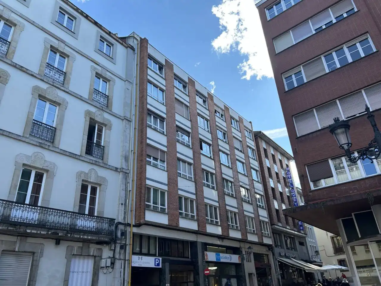 Vista exterior de Pis de lloguer en Oviedo  amb Calefacció i Moblat