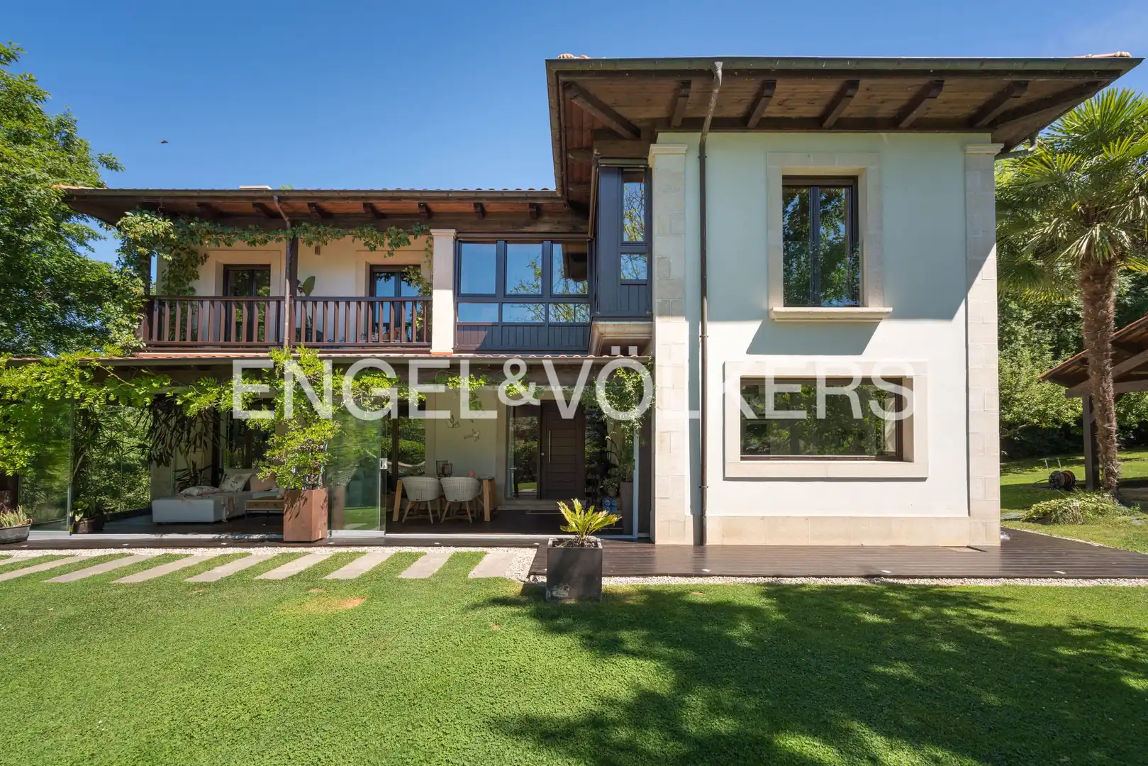 Vista exterior de Casa o chalet en venta en Nava con Calefacción, Jardín privado y Parquet