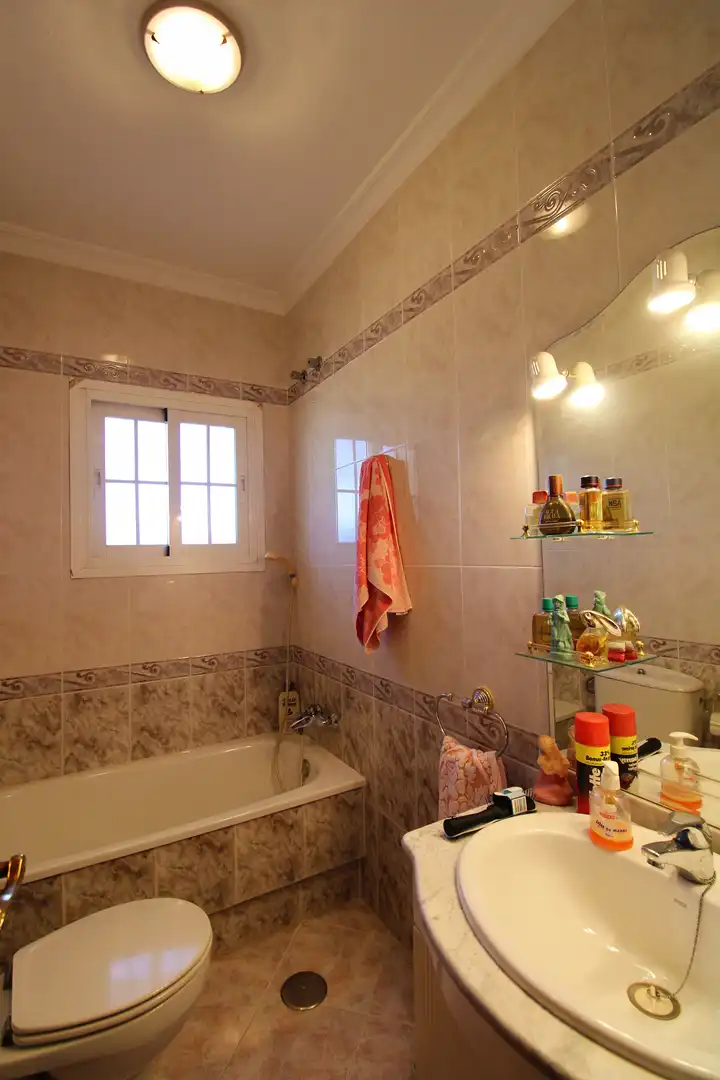 Badezimmer von Country house zum Verkauf in Alhaurín de la Torre mit Klimaanlage, Heizung und Privatgarten