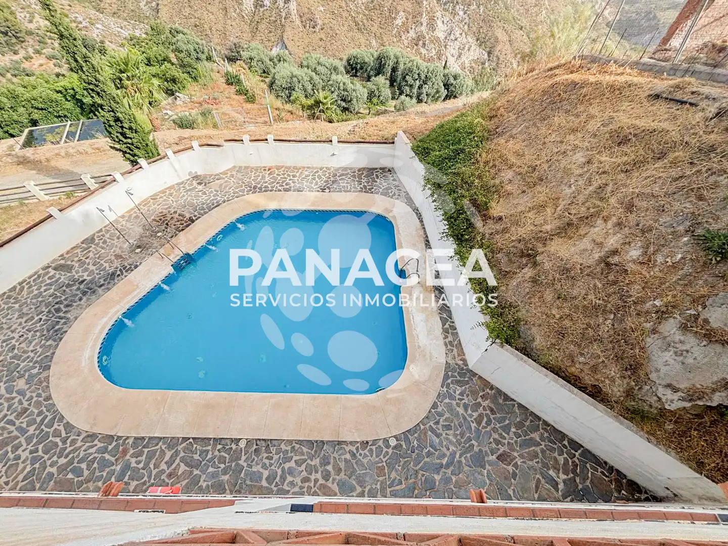 Vista exterior de Piso en venta en Carataunas con Terraza, Amueblado y Horno