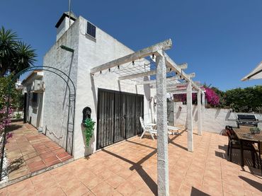 Adosado con piscina en venta en N-340 147