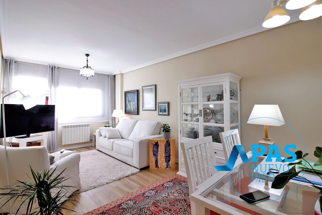 Sala d'estar de Pis en venda en Santander amb Calefacció, Jardí privat i Traster