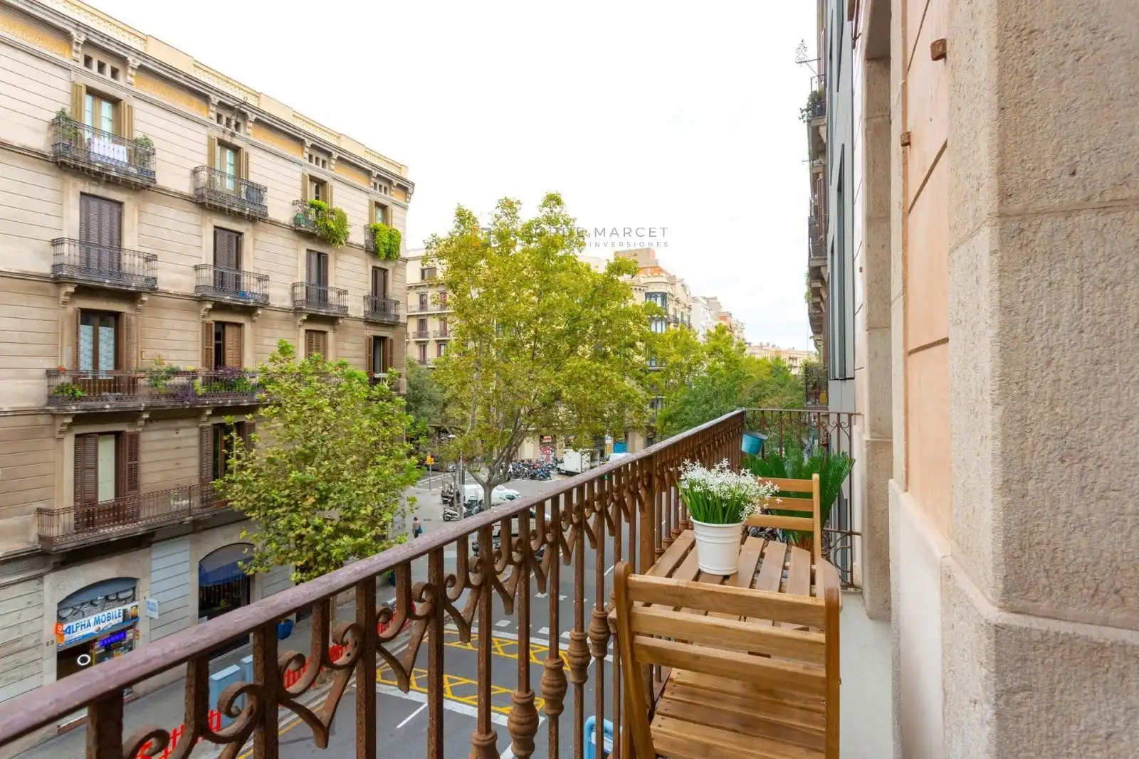 Außenansicht von Gebäude zum Verkauf in Barcelona