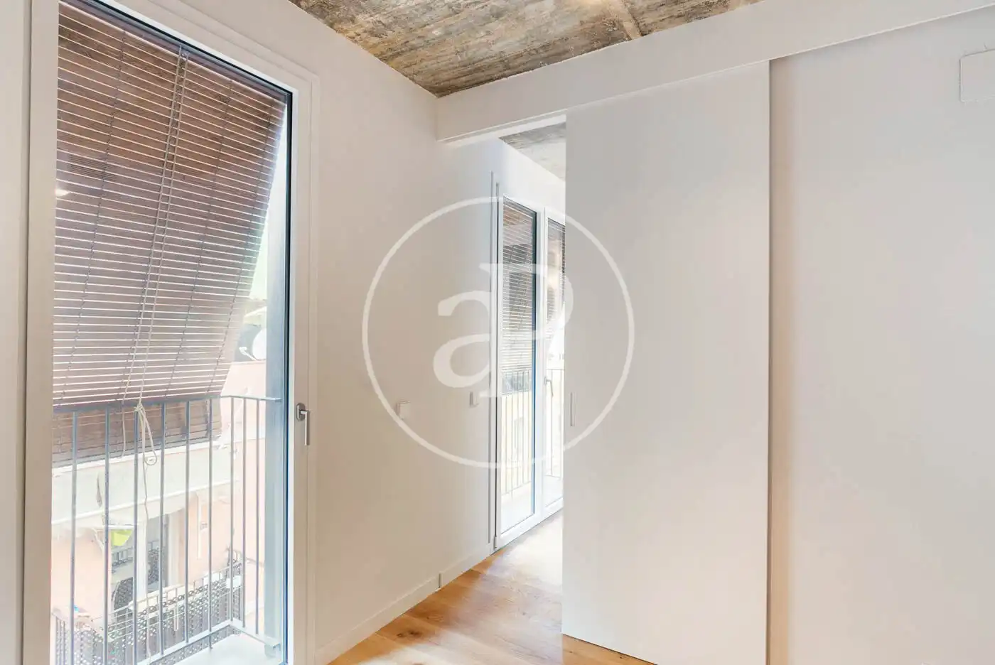 Wohnung zum Verkauf in Barcelona mit Klimaanlage, Heizung und Balkon