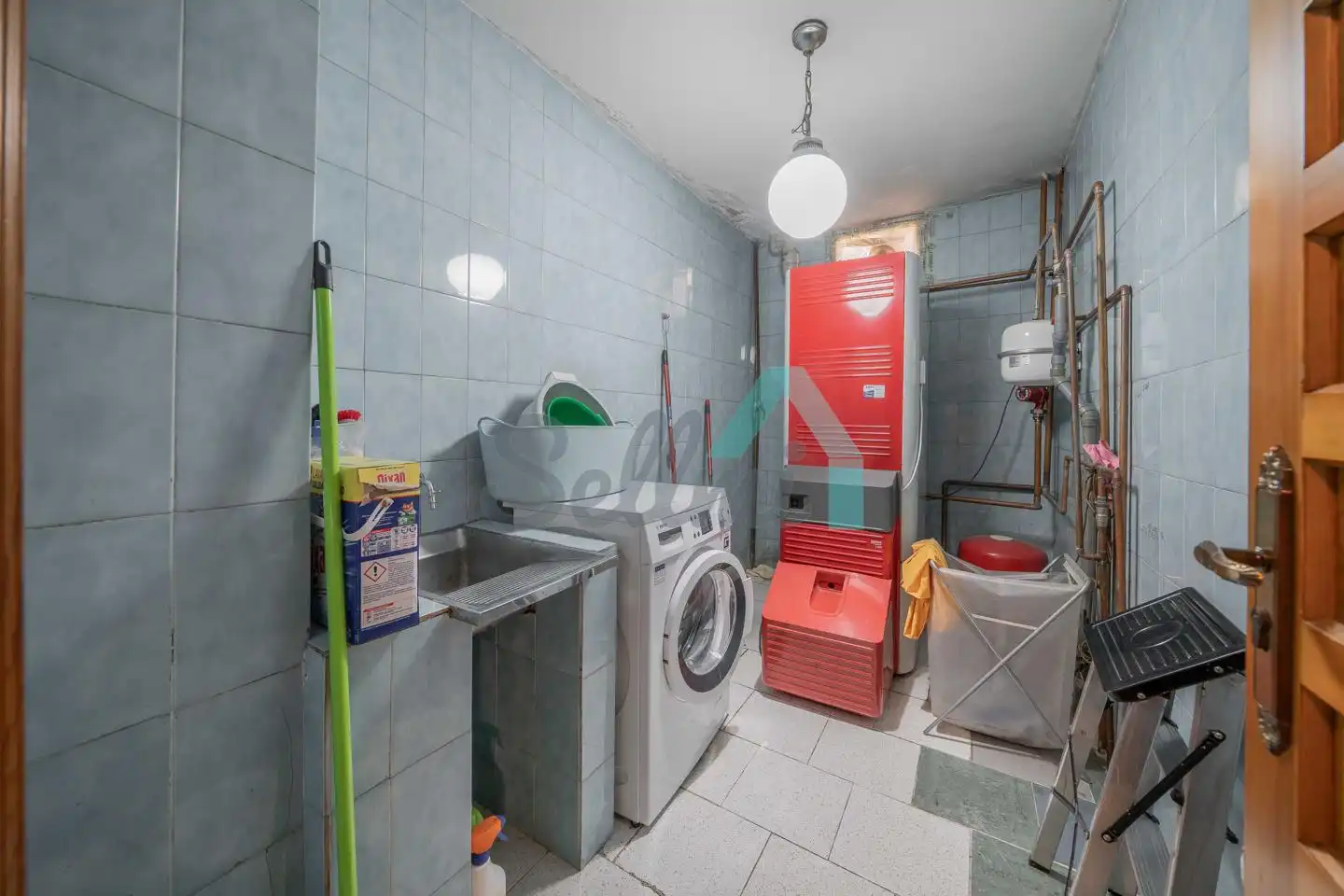 Cuina de Casa o xalet en venda en Oviedo  amb Calefacció, Jardí privat i Parquet