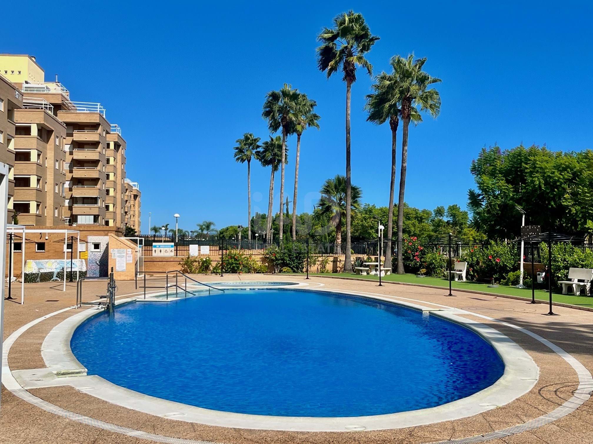 Piscina de Pis en venda en Oropesa del Mar / Orpesa amb Aire condicionat, Calefacció i Terrassa