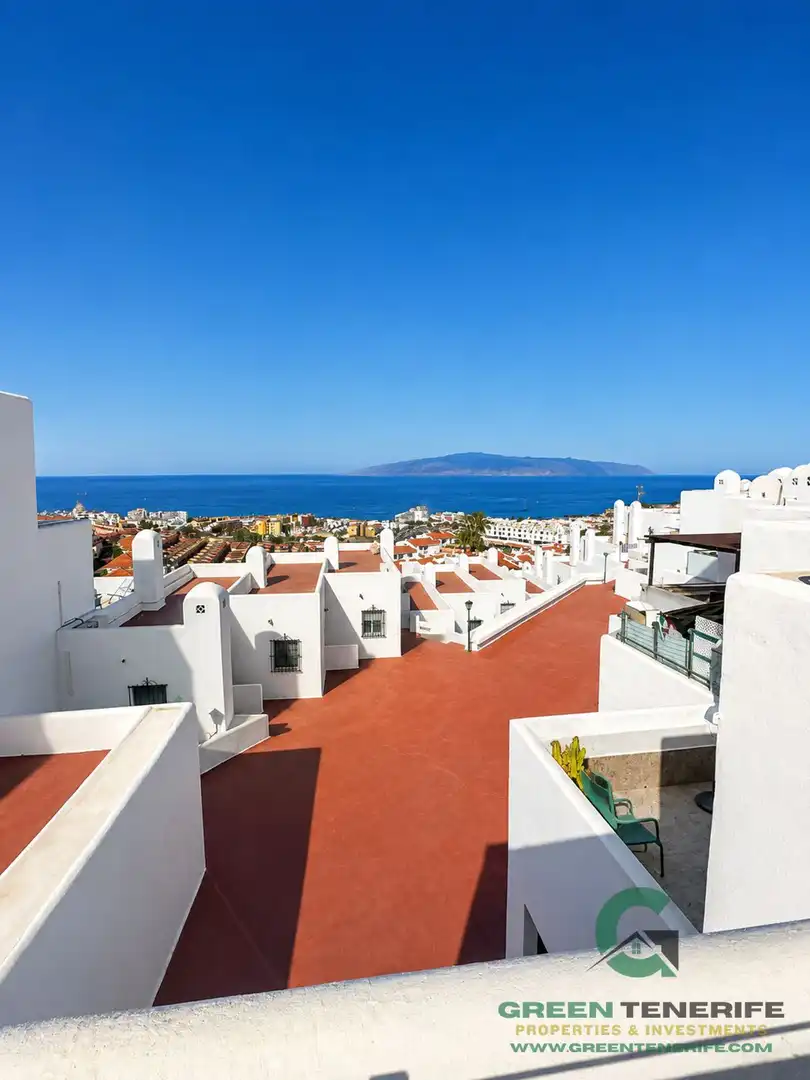 Exterior view of Flat for sale in Adeje  with Terrace, Swimming Pool and Balcony