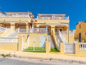 Adosado con balcón en venta en Orihuela Costa