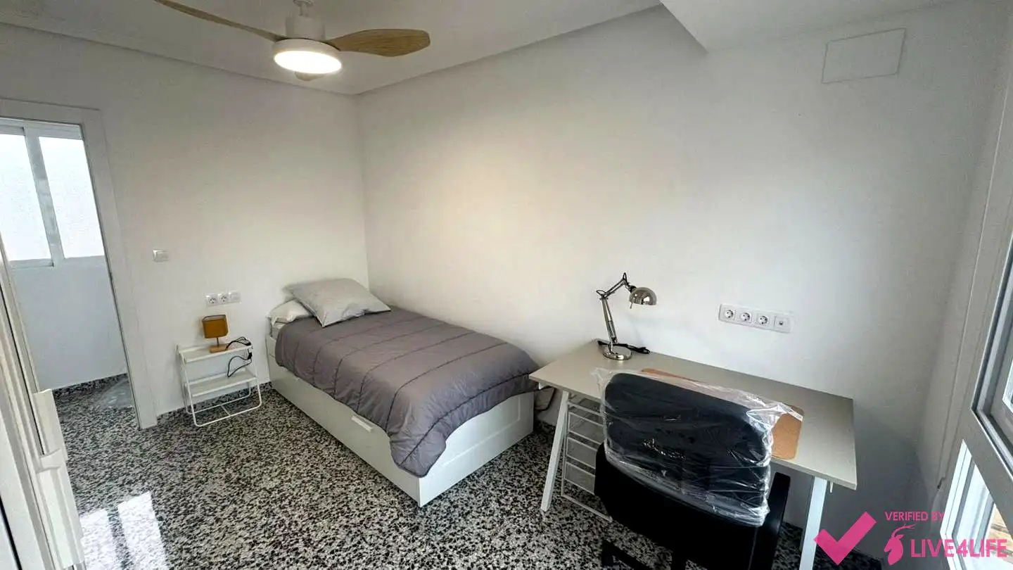 Habitación de Piso para compartir en Valencia con Calefacción y Amueblado
