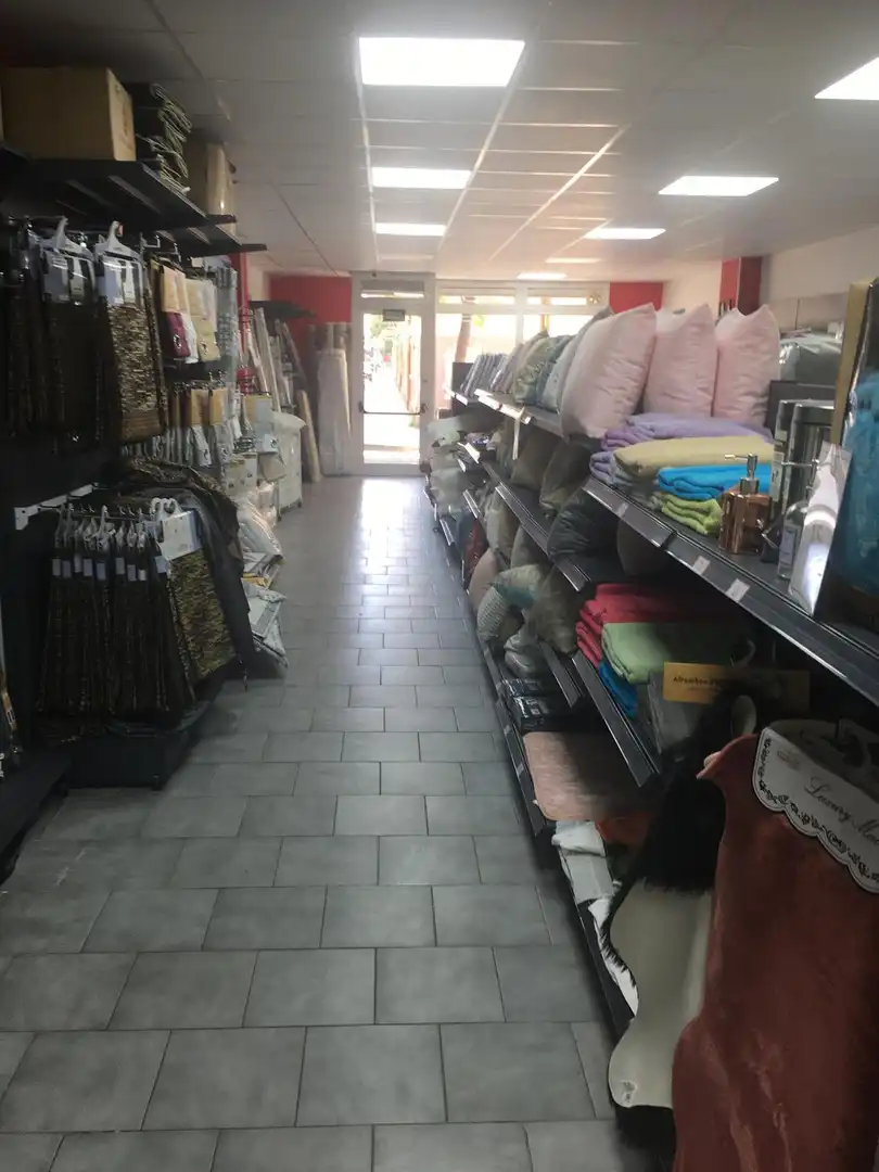 Local comercial en alquiler en Barri dels Escriptors, imagen 5
