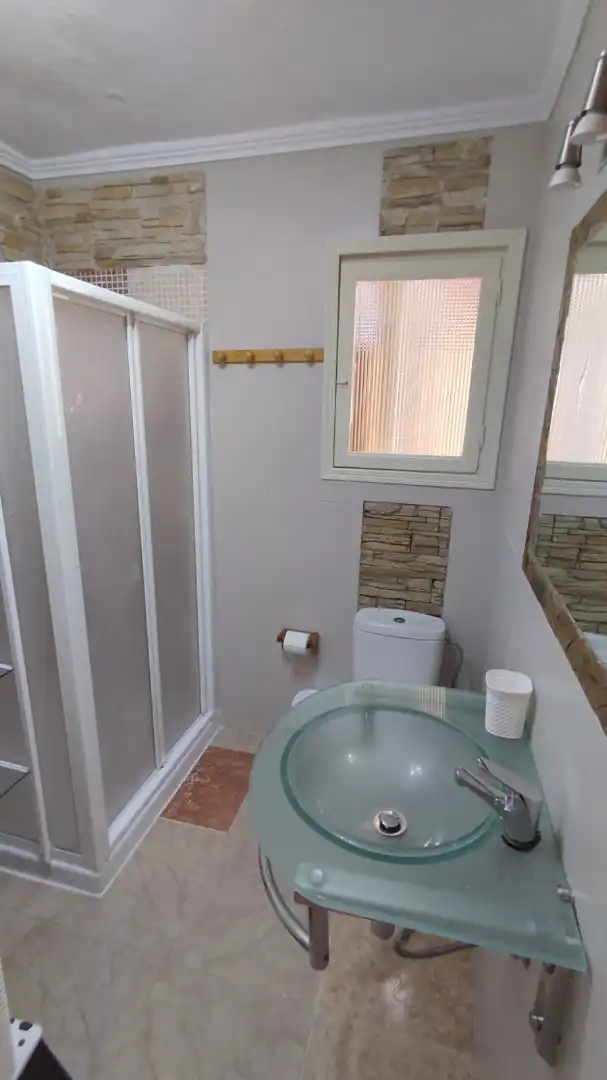 Bathroom of Flat for sale in Sevilla  with Storage room and Furnished