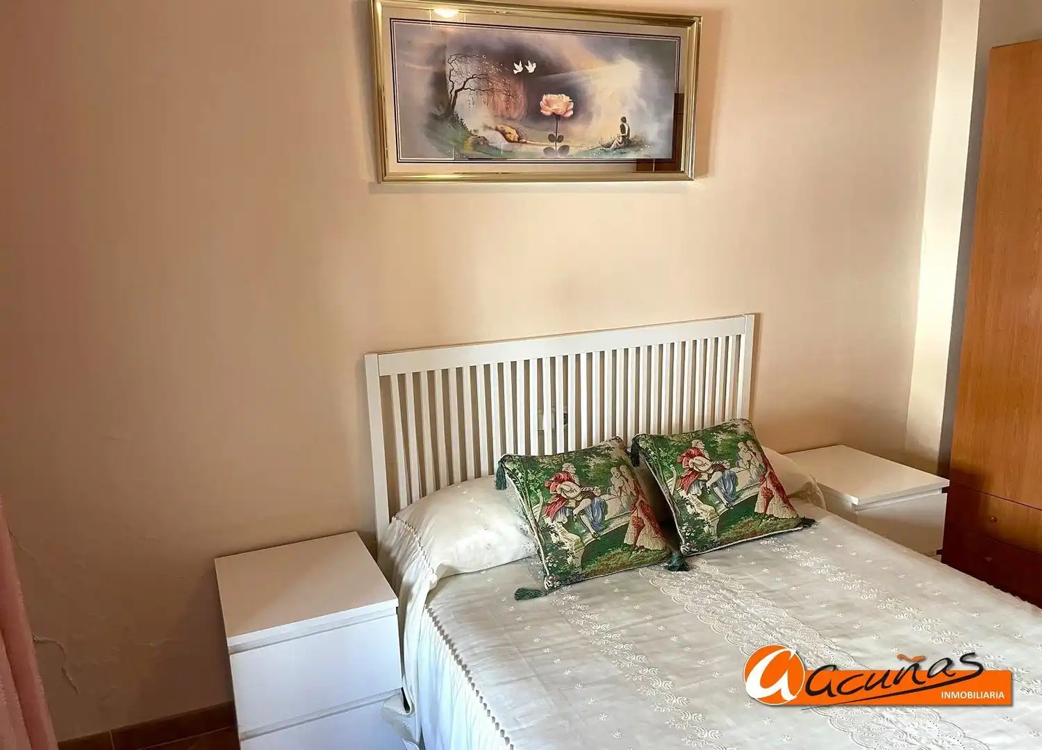 Habitación de Casa adosada en venta en Alameda con Trastero