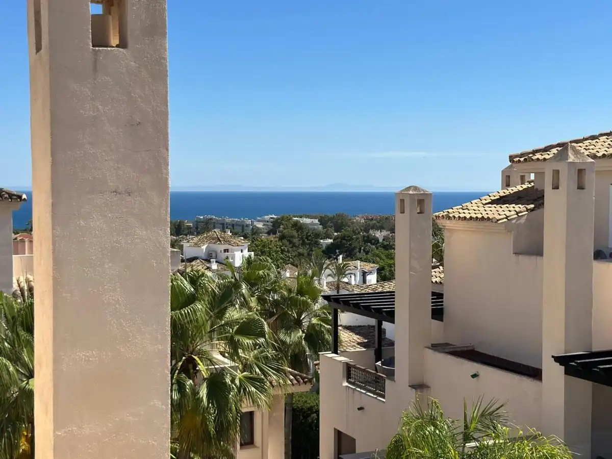 Vista exterior de Dúplex en venda en Marbella amb Aire condicionat, Terrassa i Traster