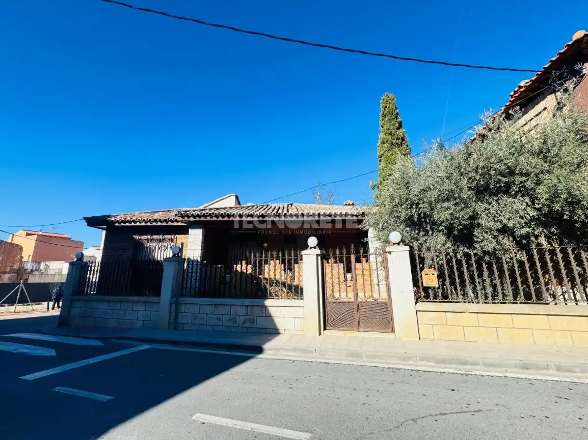 Vista exterior de Casa o chalet en venta en Polán con Jardín privado y Terraza