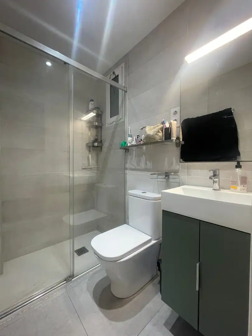 Bathroom of Flat for sale in Barcelona  with Air Conditioner, Heating and Furnished