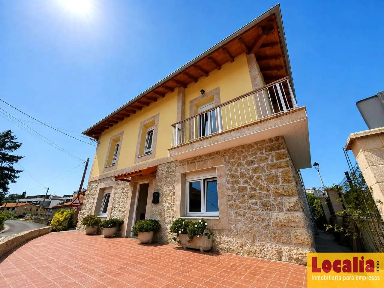 Vista exterior de Casa o chalet en venta en Miengo con Jardín privado, Terraza y Amueblado