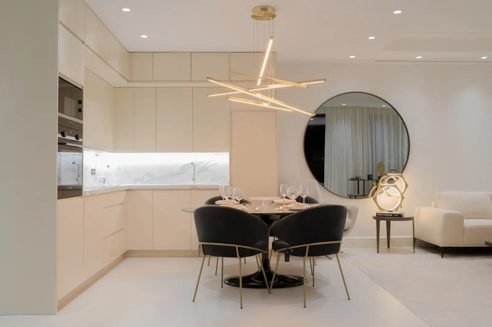 Comedor de Casa o chalet en venta en Marbella con Aire acondicionado, Calefacción y Jardín privado