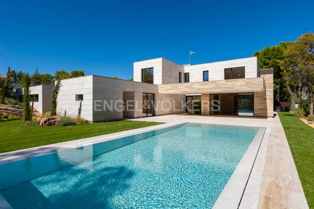 Casa-chalet en Venta en Valdepastores - Las Encinas