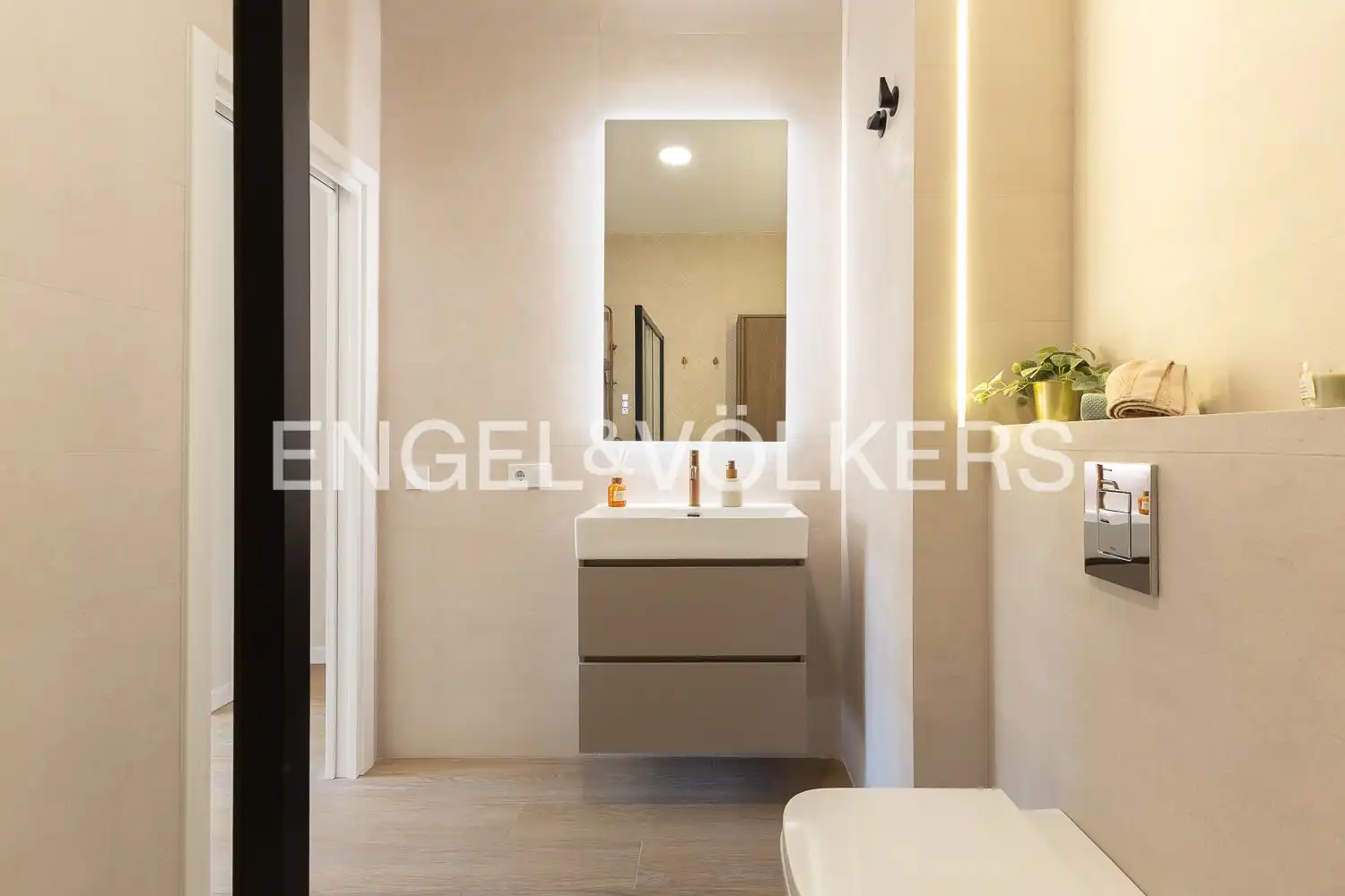 Baño de Piso en venta en Valencia con Aire acondicionado, Calefacción y Terraza