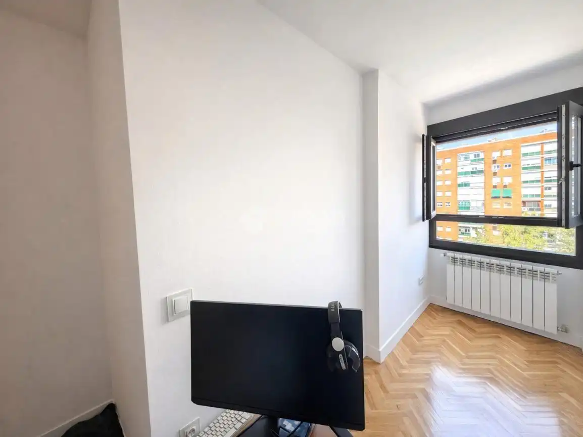 Habitación de Piso en venta en Madrid con Calefacción y Piscina comunitaria