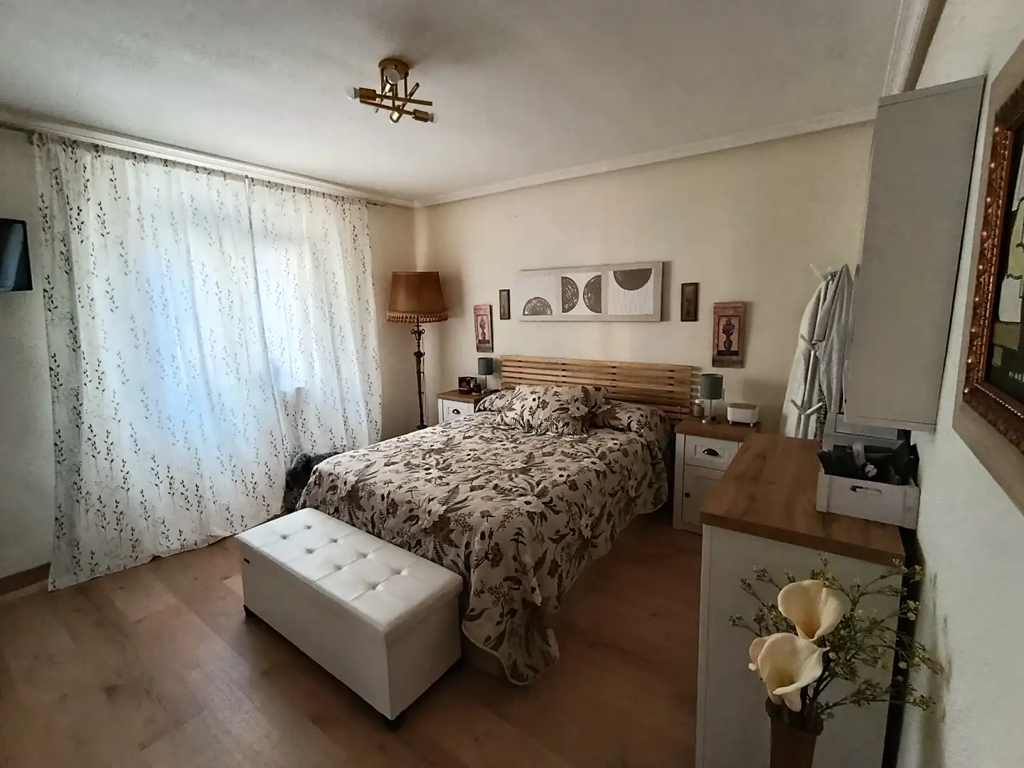 Schlafzimmer von Wohnung zum Verkauf in Avilés mit Parkett, Möbliert und Ofen