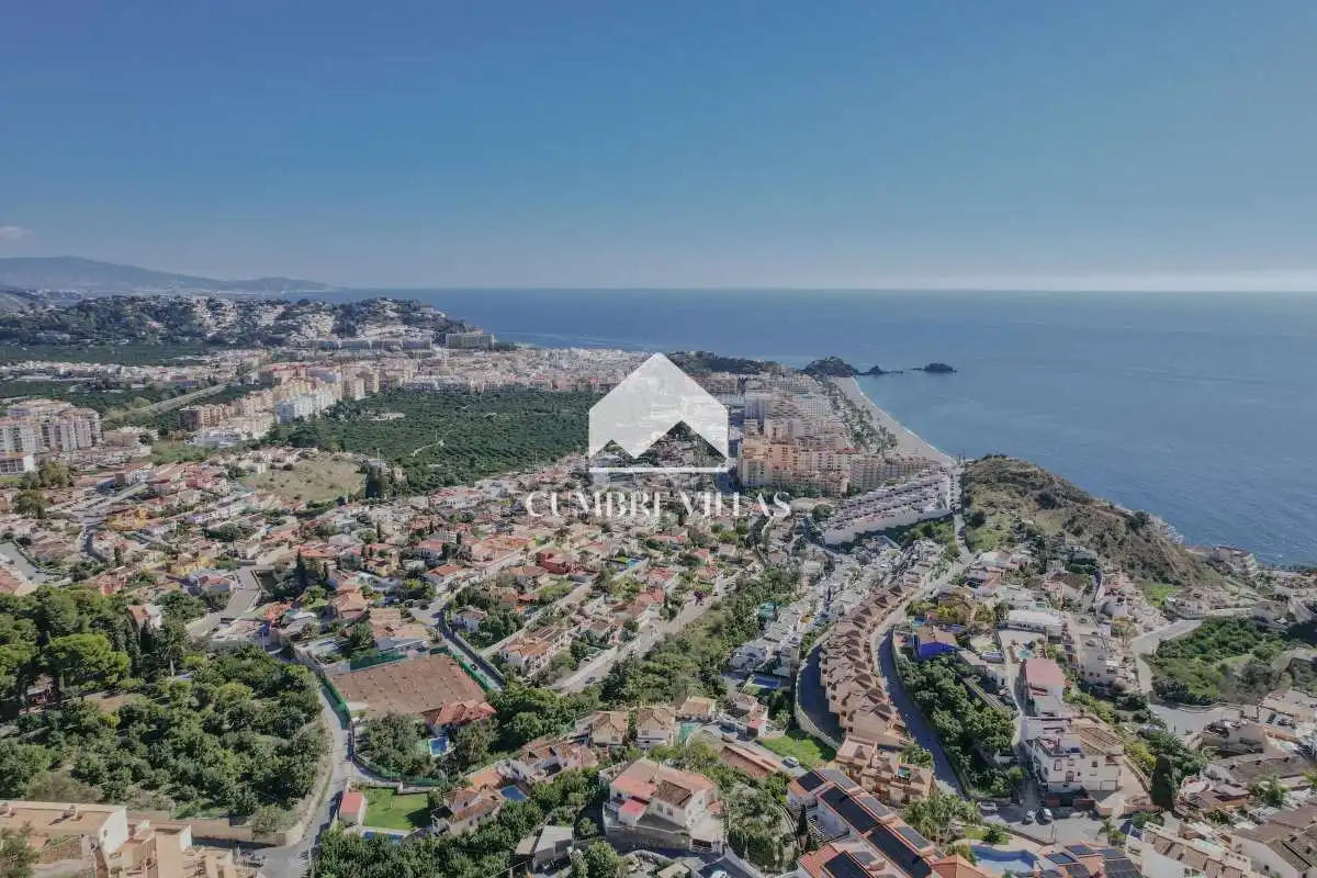 Vista exterior de Casa o xalet en venda en Almuñécar amb Jardí privat, Terrassa i Traster