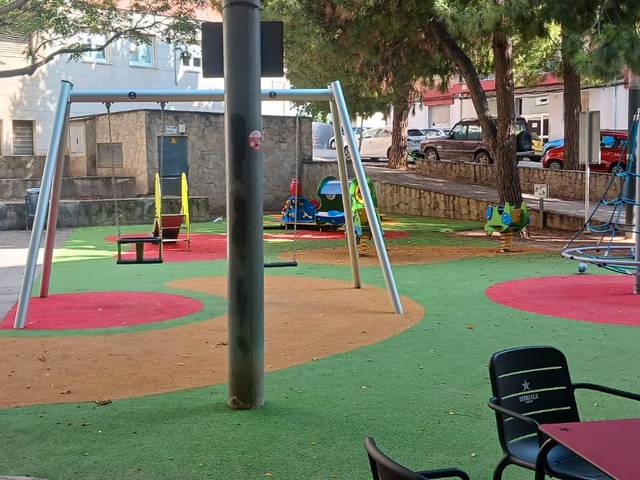 Local comercial en Venta en Plaça Antoni Massanell, 5 en Les Clotes