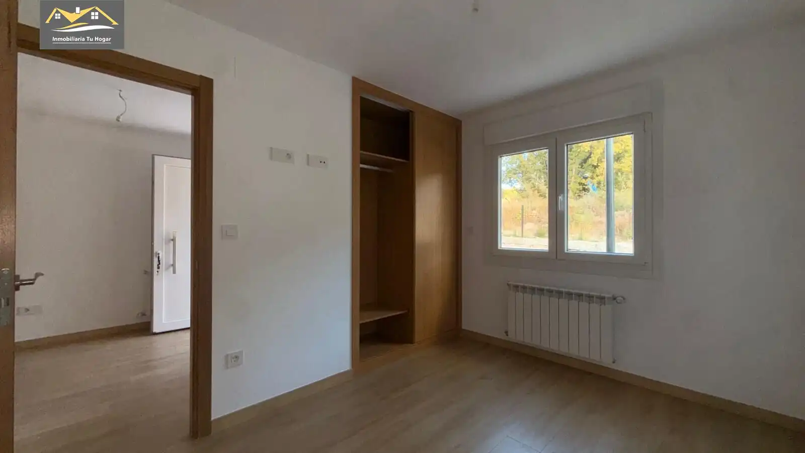 Dormitori de Casa adosada en venda en Allariz amb Calefacció, Jardí privat i Terrassa