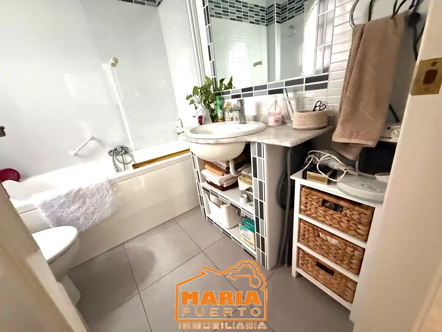 Bathroom of Detached homes for sale in Málaga