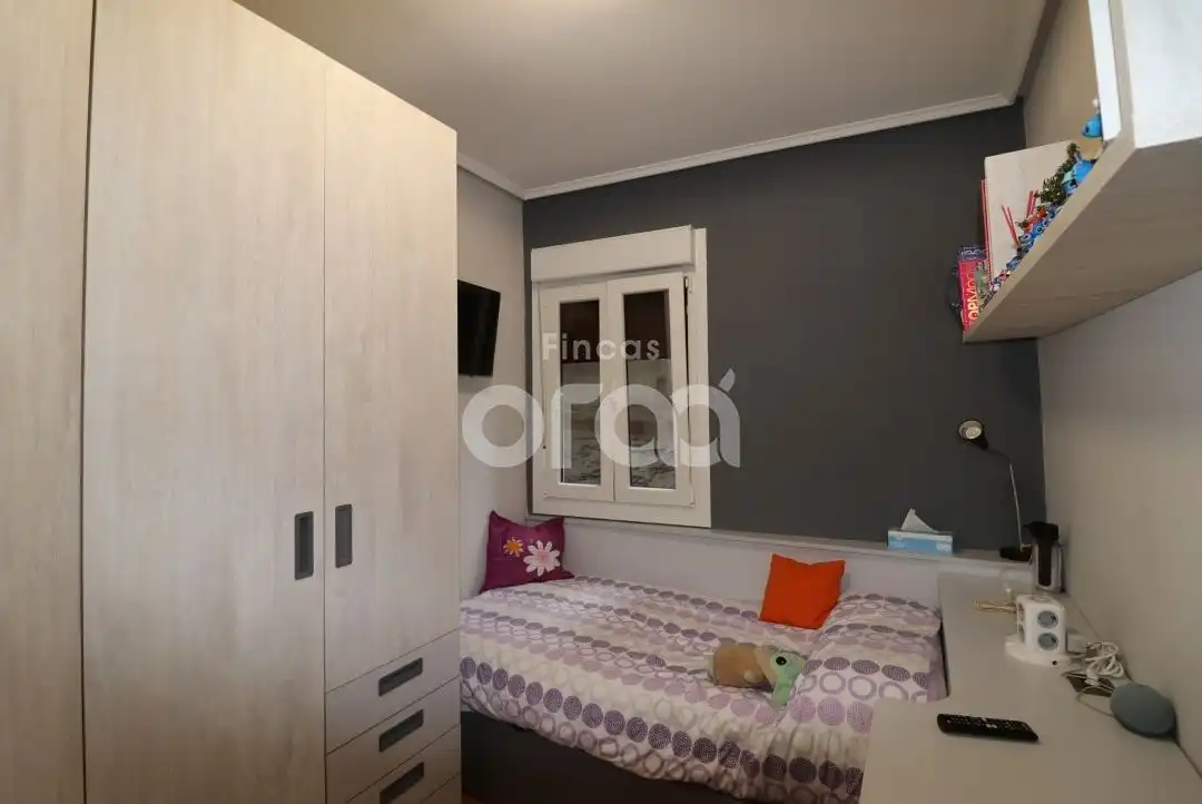 Bedroom of Flat for sale in Santurtzi   with Parquet flooring, Furnished and Balcony