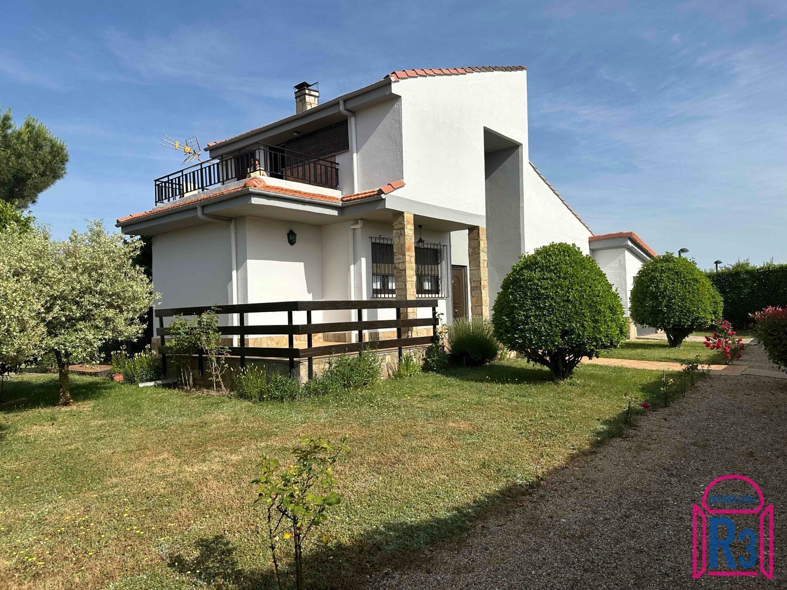 Exterior view of House or chalet for sale in Garrafe de Torío  with Heating, Terrace and Furnished