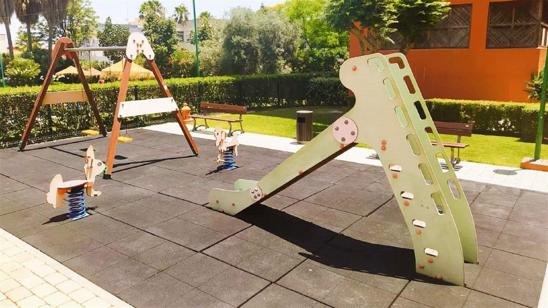 Exterior view of Apartment for sale in Estepona  with Air Conditioner and Terrace