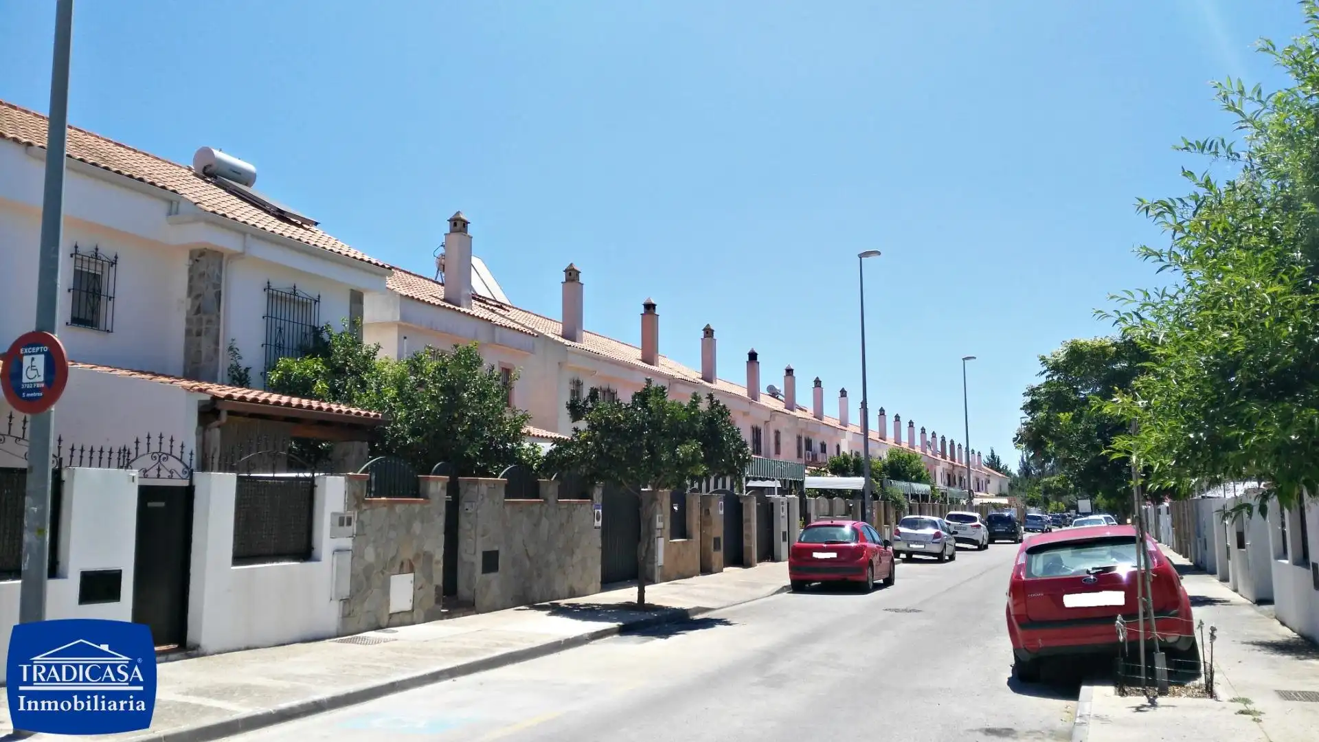 Vista exterior de Casa adosada en venda en Jerez de la Frontera amb Aire condicionat i Moblat