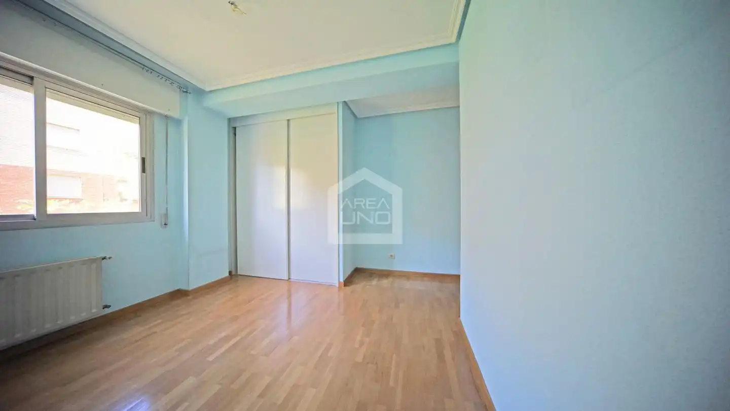 Habitación de Piso en venta en Madrid con Calefacción