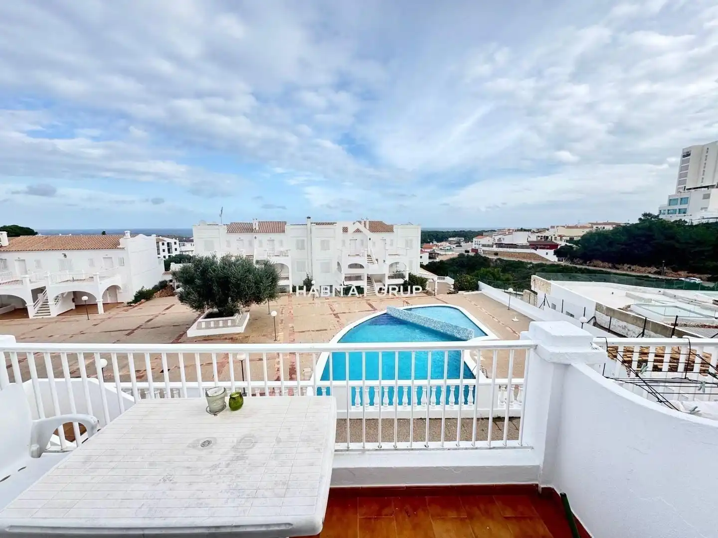 Außenansicht von Wohnung zum Verkauf in Es Mercadal mit Heizung, Terrasse und Gemeinschaftspool