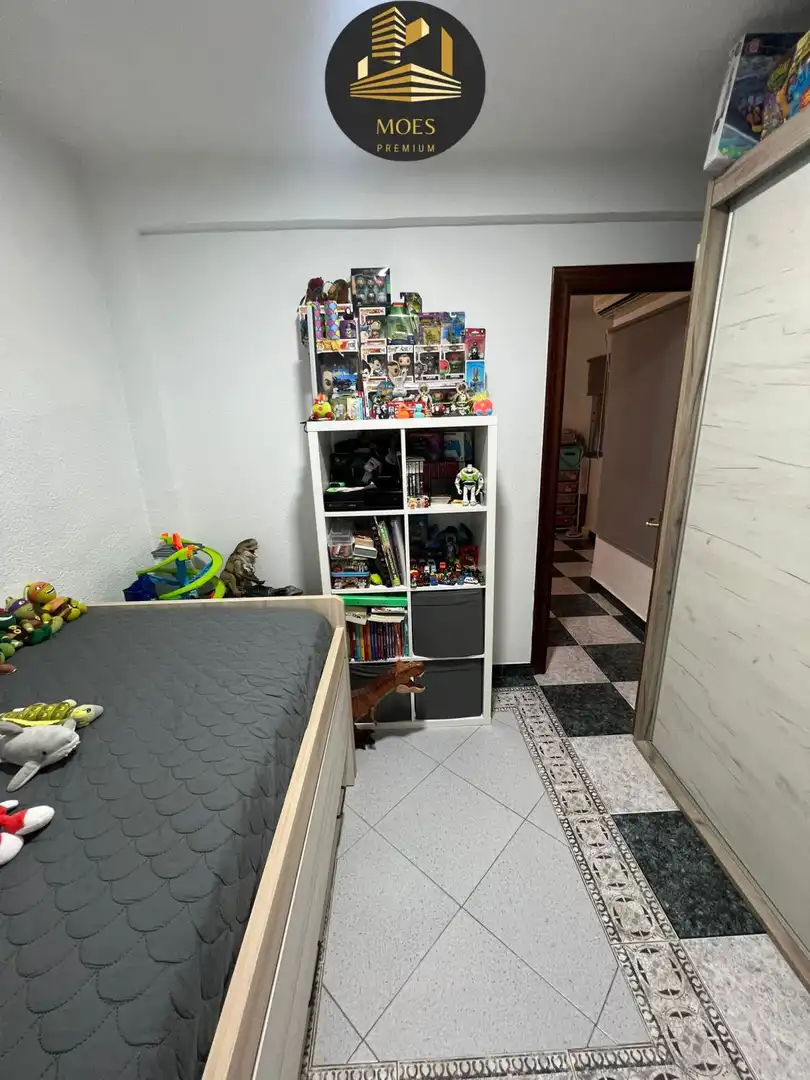 Dormitori de Pis en venda en Linares amb Aire condicionat, Calefacció i Terrassa