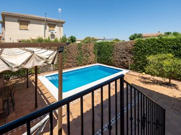 Casa pareada con piscina en venta en CISNE (VENT)