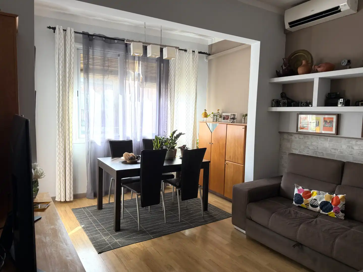 Comedor de Piso en venta en Barcelona con Aire acondicionado y Amueblado