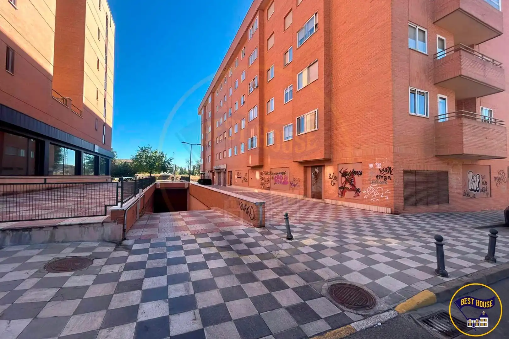 Vista exterior de Local en venta en Cuenca