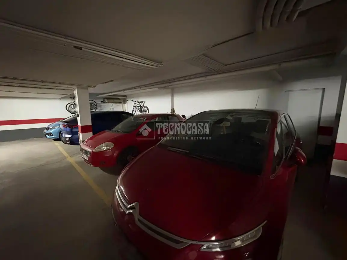 Parking de Casa adosada en venta en Zaragoza con Aire acondicionado, Calefacción y Terraza