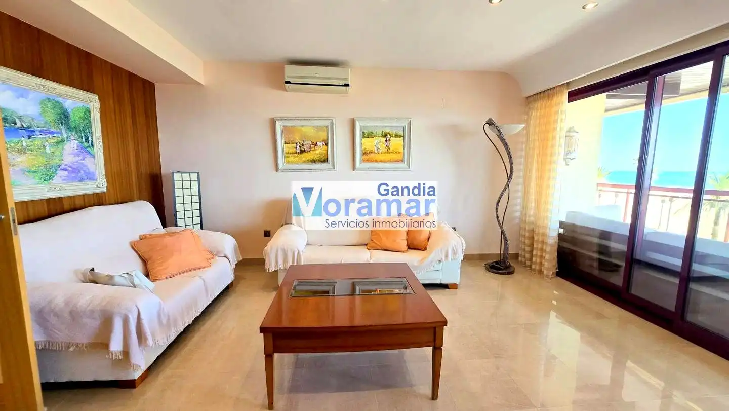Sala d'estar de Apartament de lloguer en Gandia amb Aire condicionat, Terrassa i Moblat