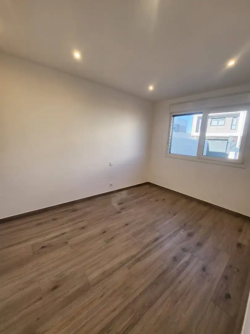 Habitación de Casa adosada en venta en Villalbilla con Calefacción, Jardín privado y Trastero