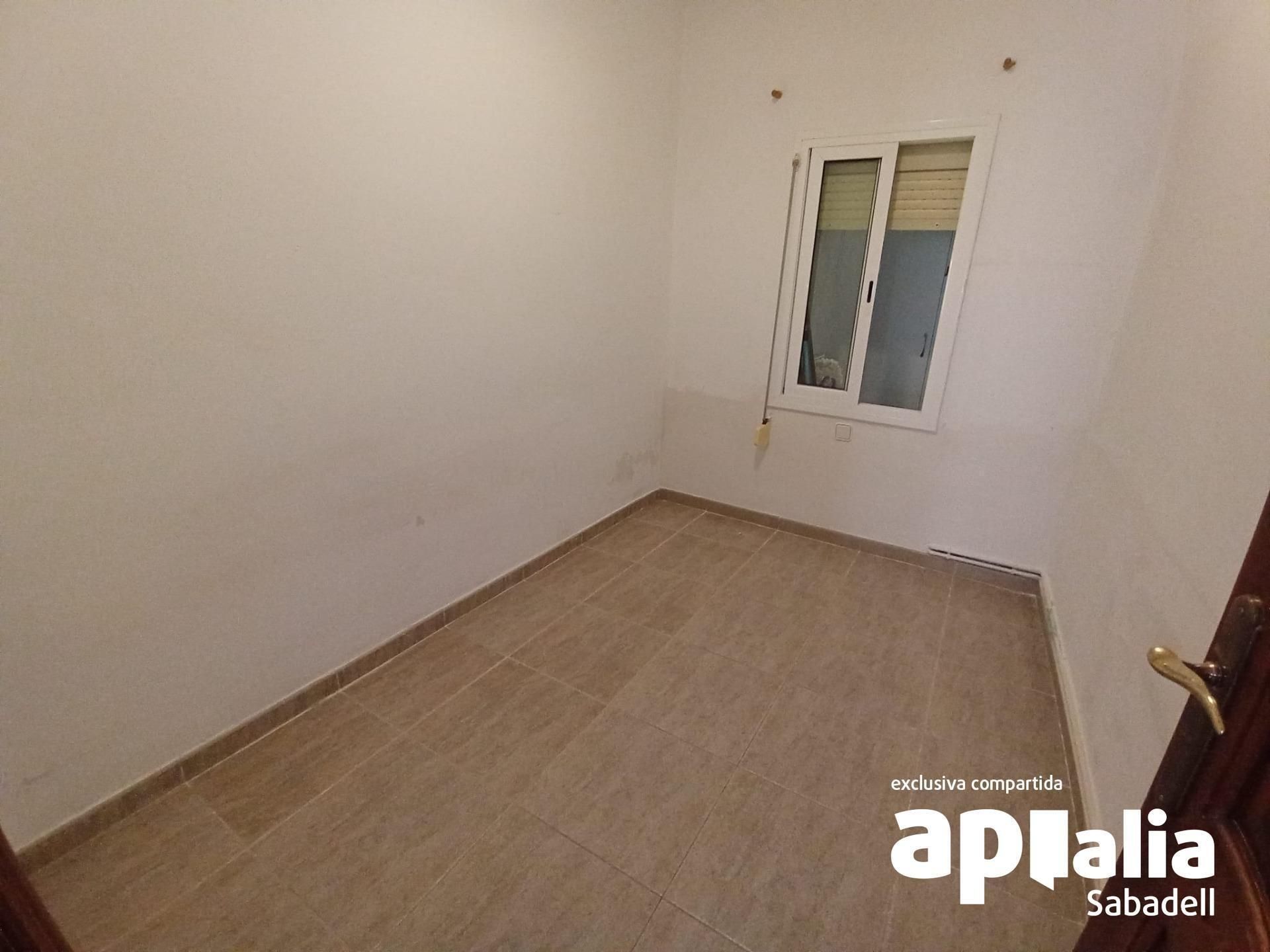 Habitación de Planta baja en venta en Sabadell con Aire acondicionado, Calefacción y Terraza