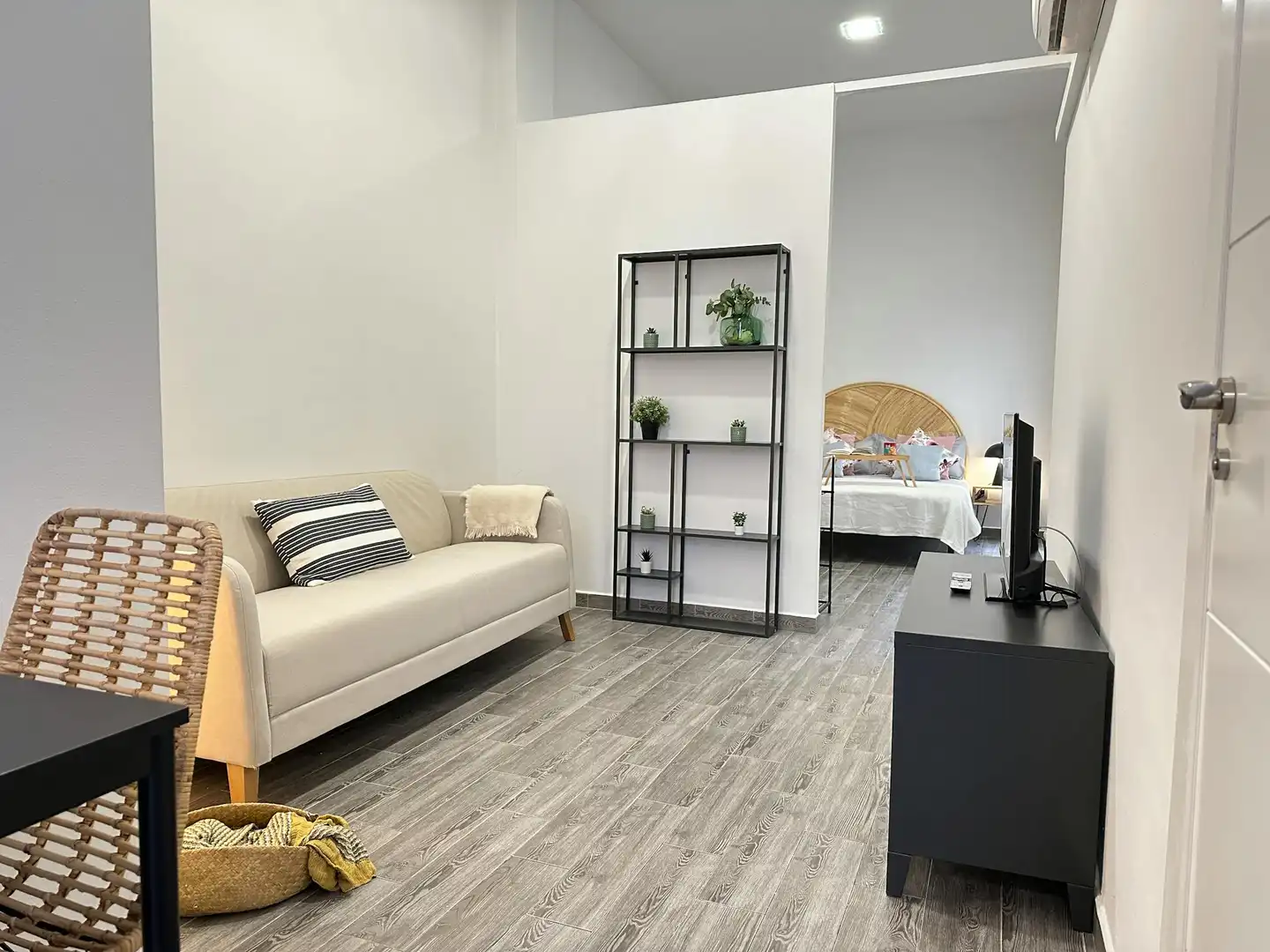 Living room of Flat for rent in Madrid  with Air Conditioner, Heating and Furnished