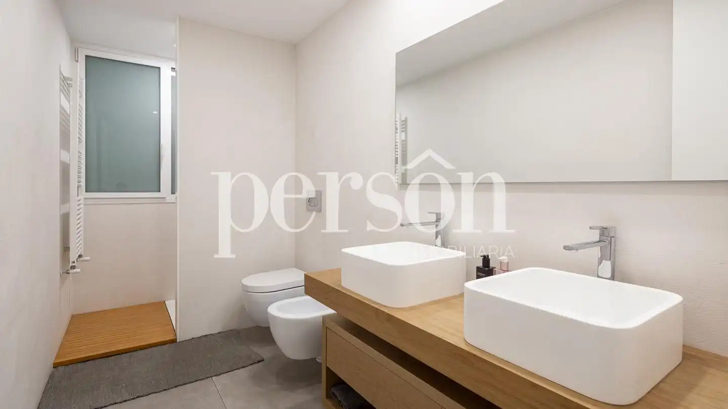 Baño de Piso de alquiler en Valencia con Aire acondicionado, Terraza y Amueblado