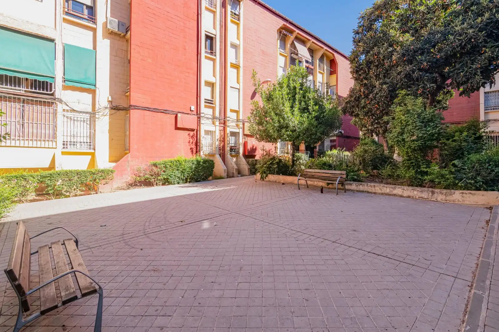 Exterior view of Flat for sale in Granada  with Air Conditioner, Private garden and Terrace
