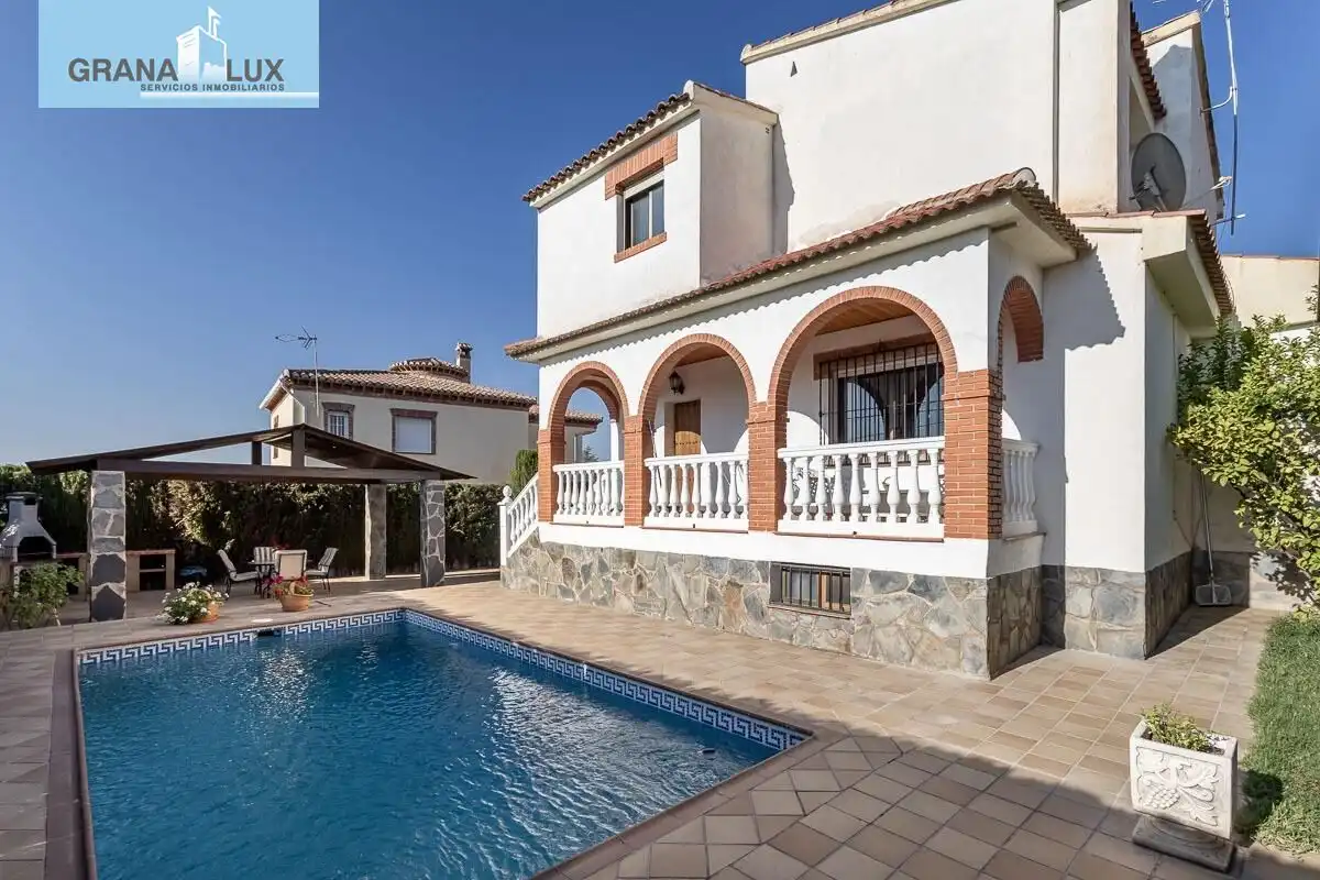 Chalet en venta en CALLE LIRIO, imagen 4